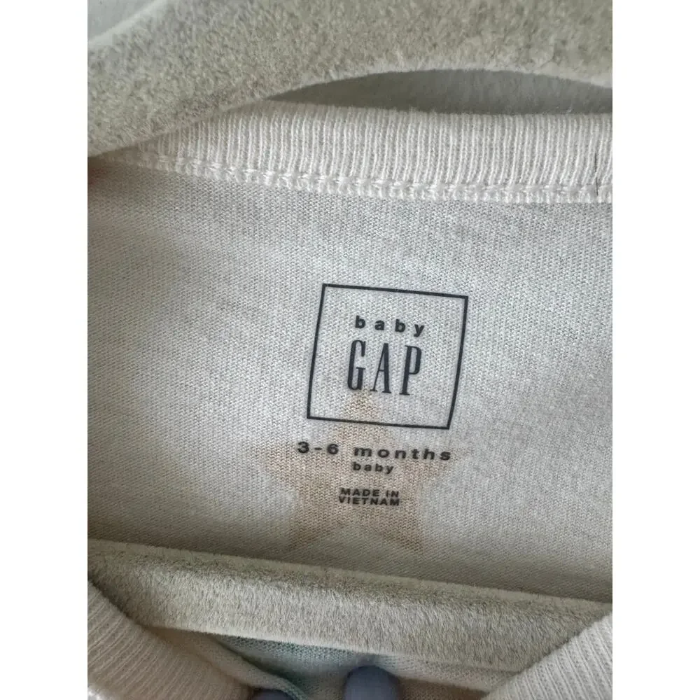 Baby Gap long sleeve star bodysuit 3-6 months